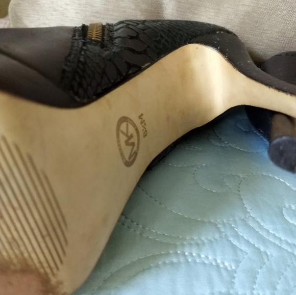 Michael Kors 8.5M Genuine Snakeskin & Leather Black Stiletto Bootie with Zippers - Picture 7 of 9